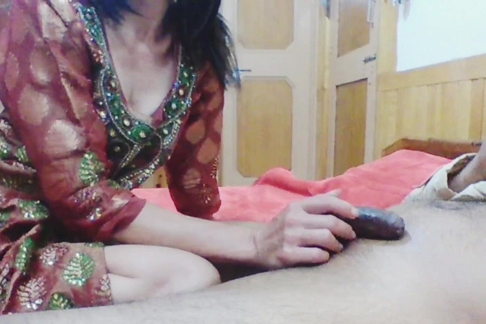Bolly Karma: Sürtük üvey kız kardeşle pijama eğlencesi