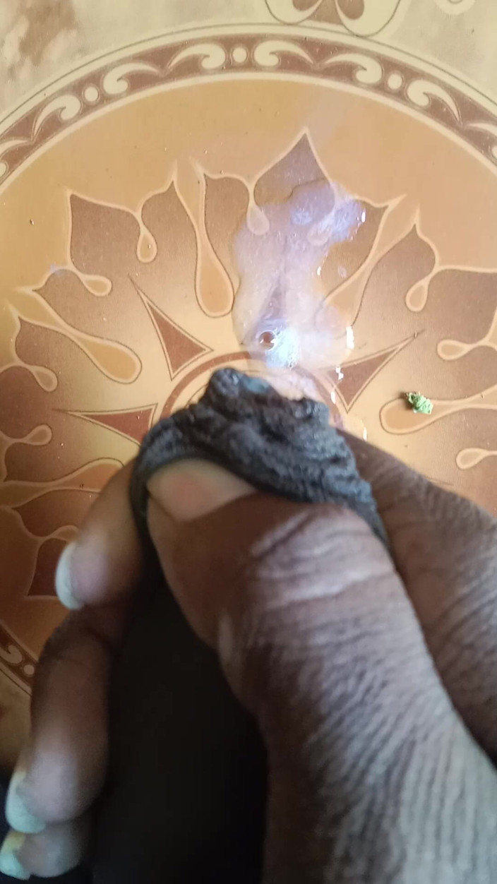 Indian bong: Indian Bong masturbuje się dla tamilskich przyjaciół żona z dużą ilością...