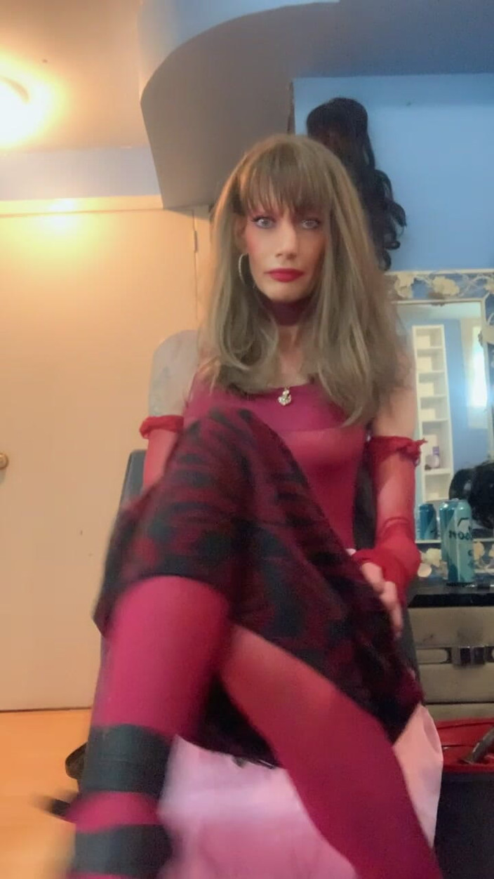 Lisa Luvly: Бордова красуня!!