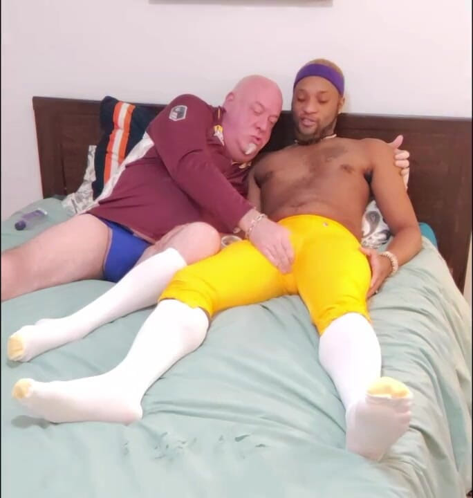 beardaddychub: Entrenador y jugador se masturban!