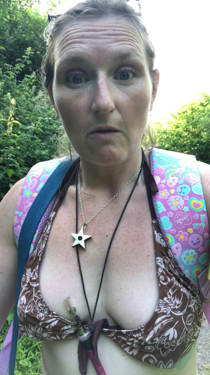 MistressWriggler: 가장 위험한 비디오 아직! 내 젖탱이로 냄새 나는 보지 손가락으로 스니핑과 빨기