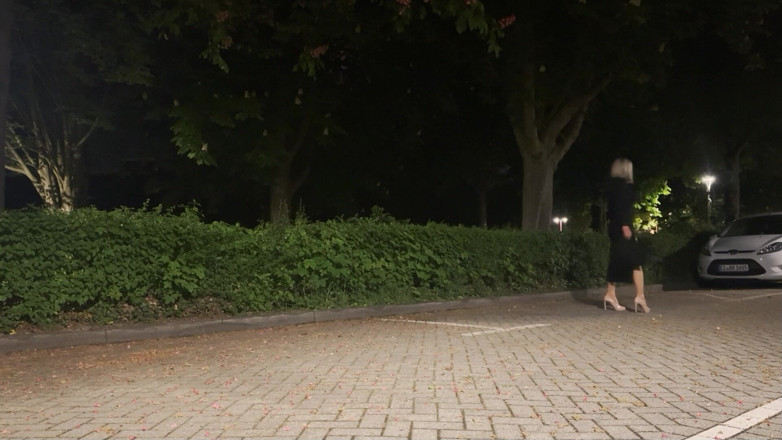 Loreleyadd: Sissy Läuft Mit Ihrer Sexy Kledung Outdoor