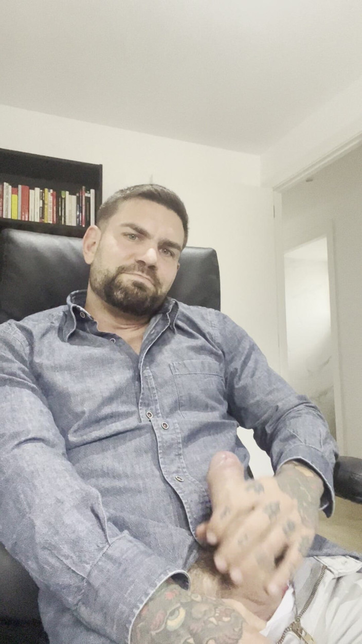 Juan Lucho Gay: मैं केवल अपने कपड़े पहनकर हस्तमैथुन करता हूं