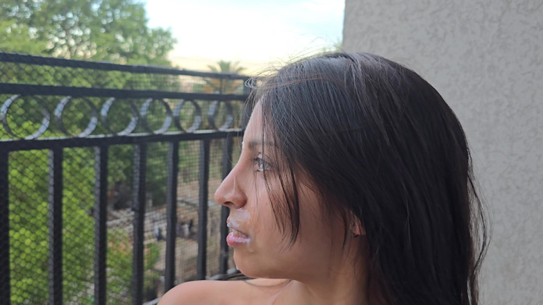 Tunenitovergon: Ma voisine est venue me pendre et elle a fini...