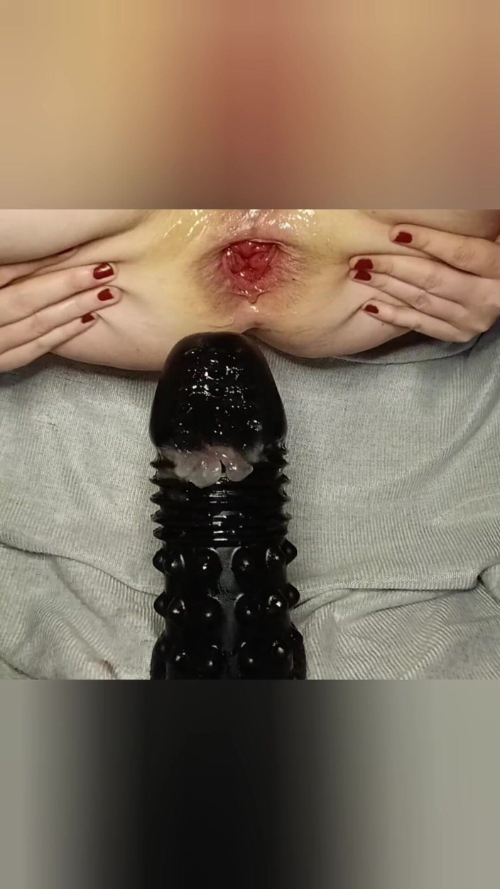 SklavinS_pervert: Sklavins prueba un nuevo consolador para su maestro!