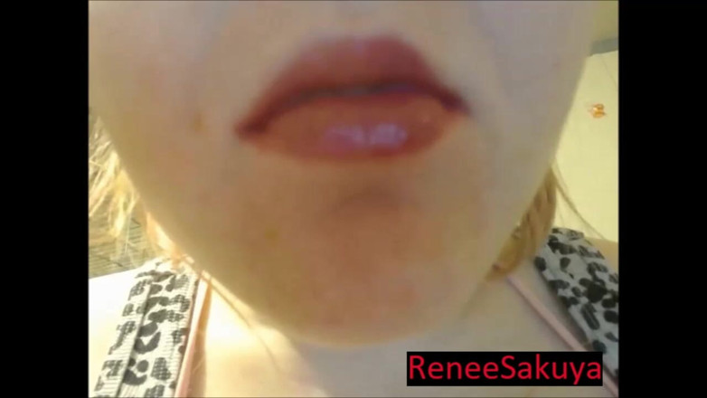 Renee Sakuya: Нанесення помади і приготування поцілунків