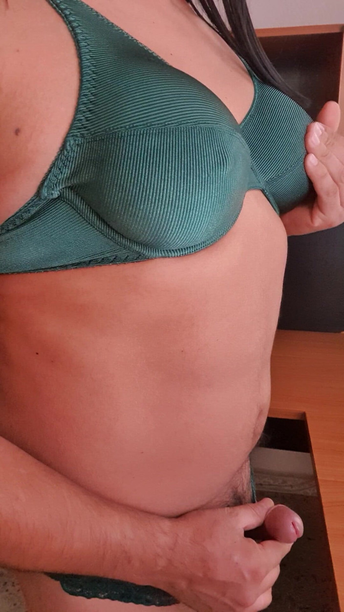 My panties: Зелені нейлонові і мереживні трусики і бюстгальтер, відео від першої особи