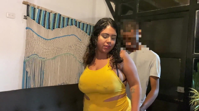 Xara Rouxxx: Mama vitregă a iubitului meu are parte de sex în trei...