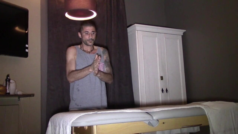 Gaybareback: Franse slet rauw geneukt door de xxl pik van Max...