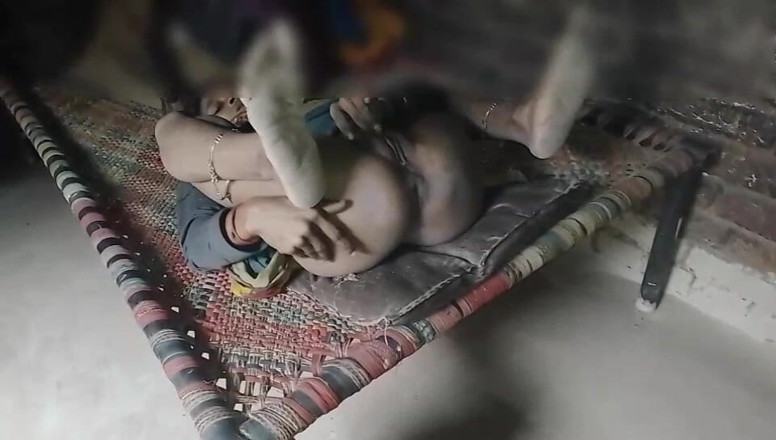 Deshi girl 9: Kto ochłodzi cipkę Village Bhabhi