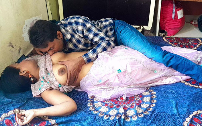 Hot Indian Aunty: 真正的印度素人情侣自拍性爱
