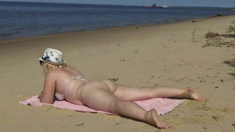 StrongSrg: Znajomość obciąganie na plaży MILF