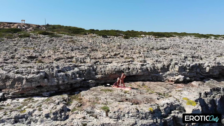 MILFFreaksX: Spontanément baise, MILF affamée au bord de la route donne...