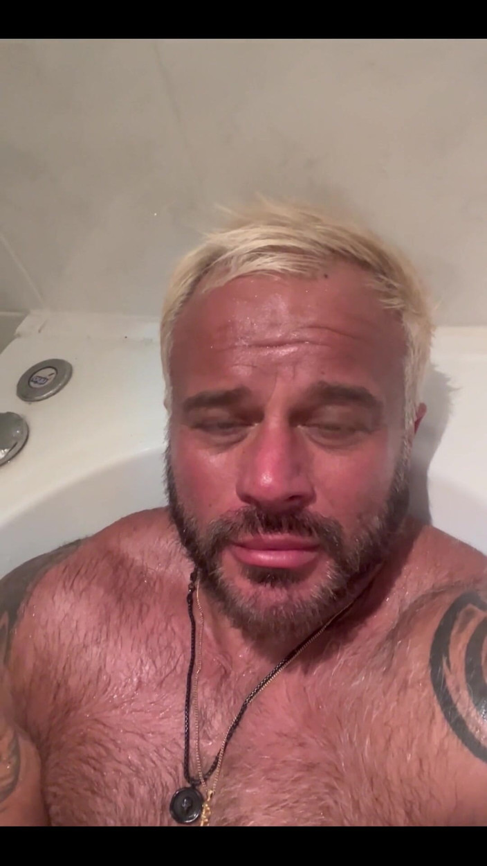 Bjorn Andrey: Kliknij, jeśli chcesz być obok mnie w hot Jakuzzi