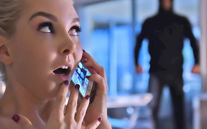 Mylf Official: Une belle MILF blonde se fait frapper, pincer et dominer...