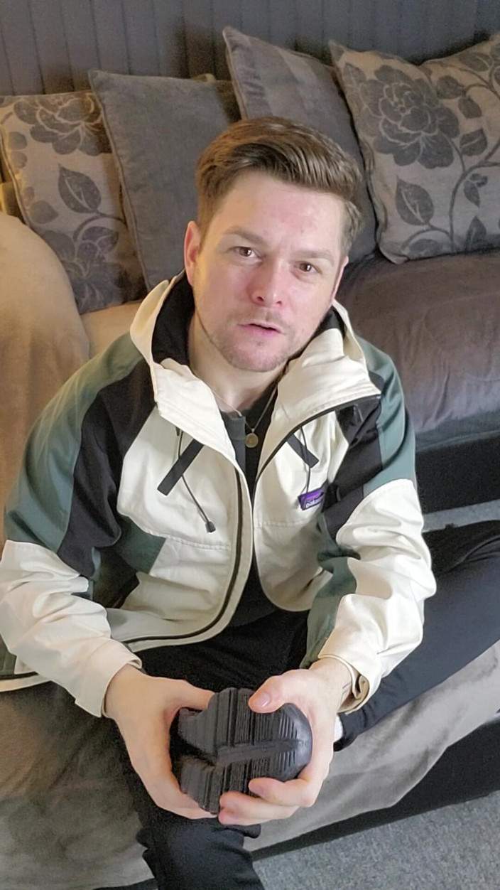 Twotwinkhusbands: Scally Lad Ryan adore les pieds