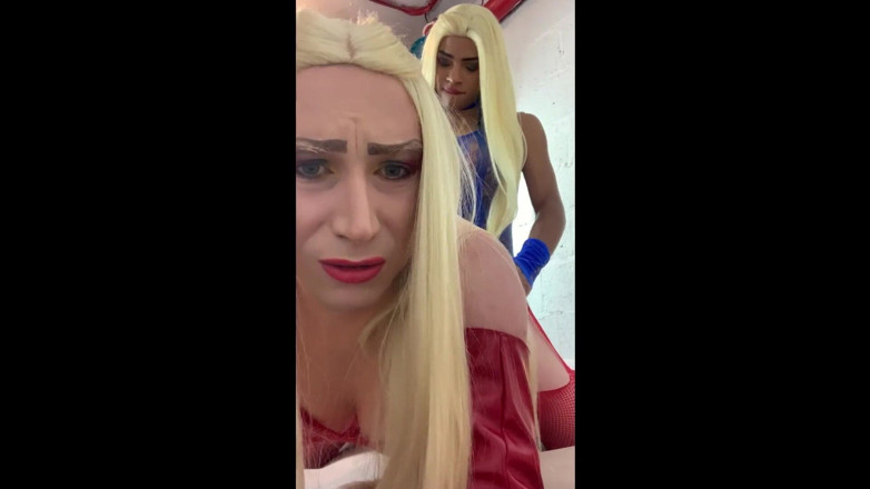 2CD Sluts: Deux travesti baisent et sucent