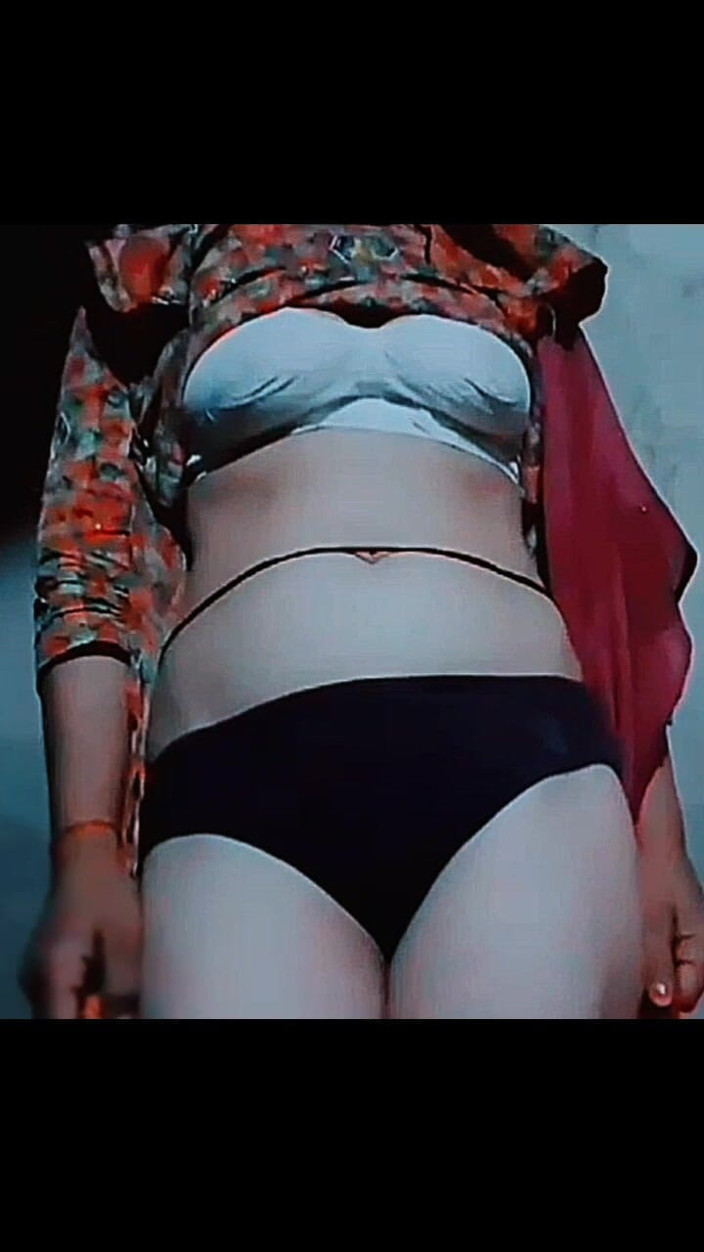 TricolorMusic3: Ik wil dat een van mijn panty's naar buiten komt...
