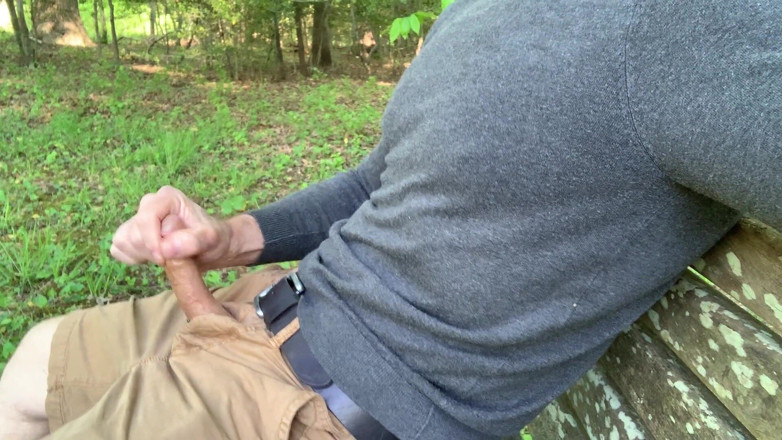 TJenner: Me estoy masturbando en el parque y me corro. ¡Versión extendida!