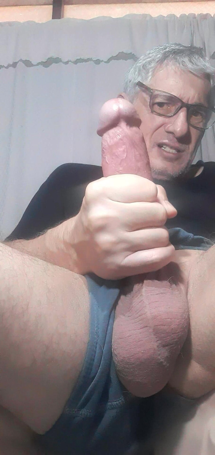 Big uncut hard cock: Mostro il mio cazzo mostruoso duro non tagliato grande prepuzio...