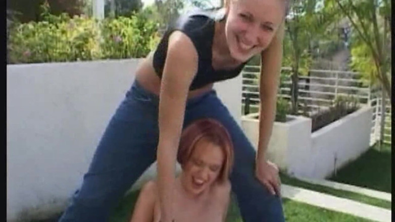THAGSON 18+: Geile MILF-finger tropfende muschi und pisses im badezimmerrausch
