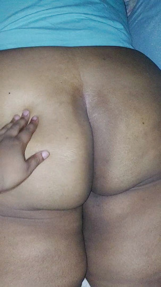 SSBBWQT: La bbw ebano scuote il culo grosso