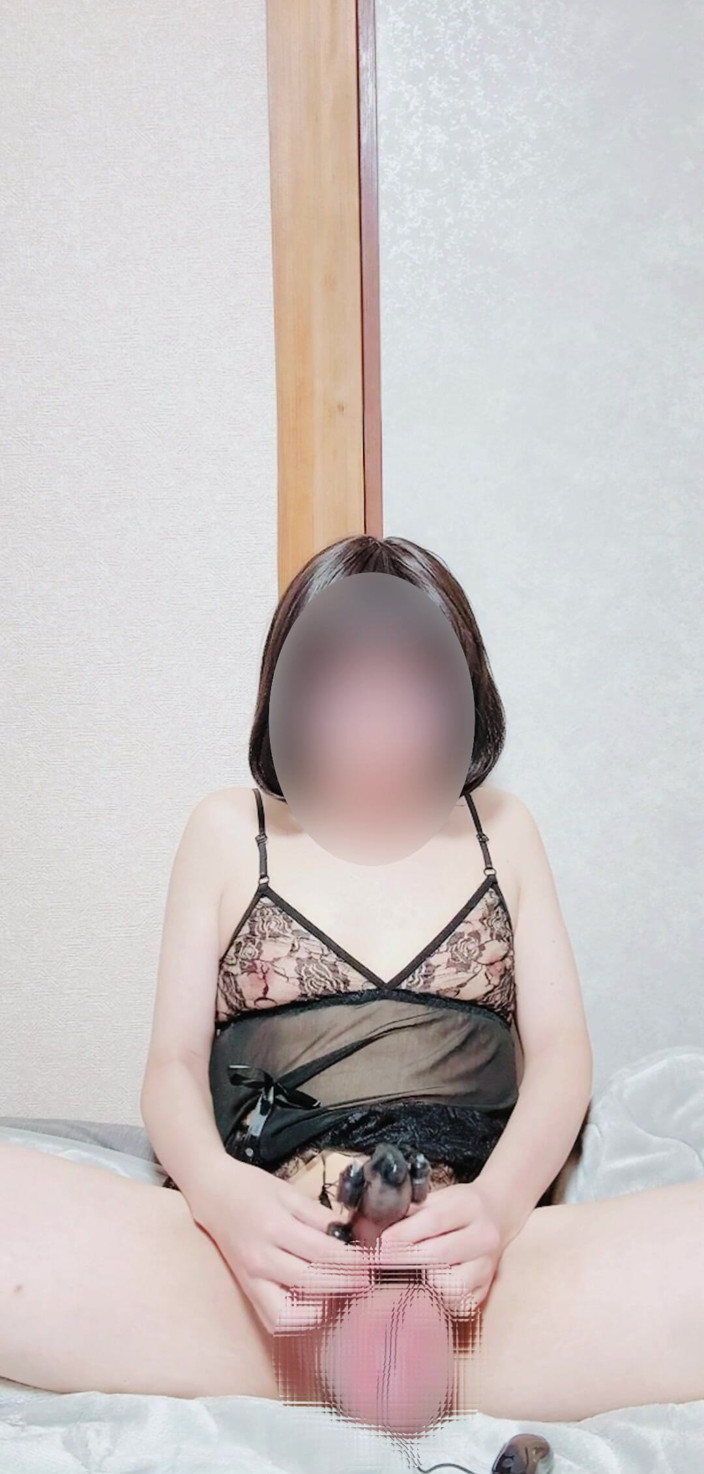 Madoka: Masturbarea cu vibratorul a unui băiat