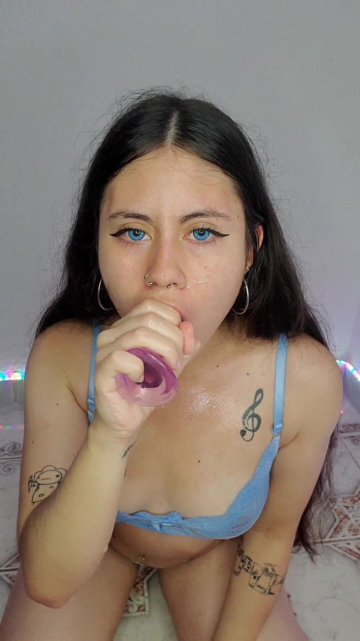 DherlyDoll: Je suce ta bite vraiment bien avec des phrases en...