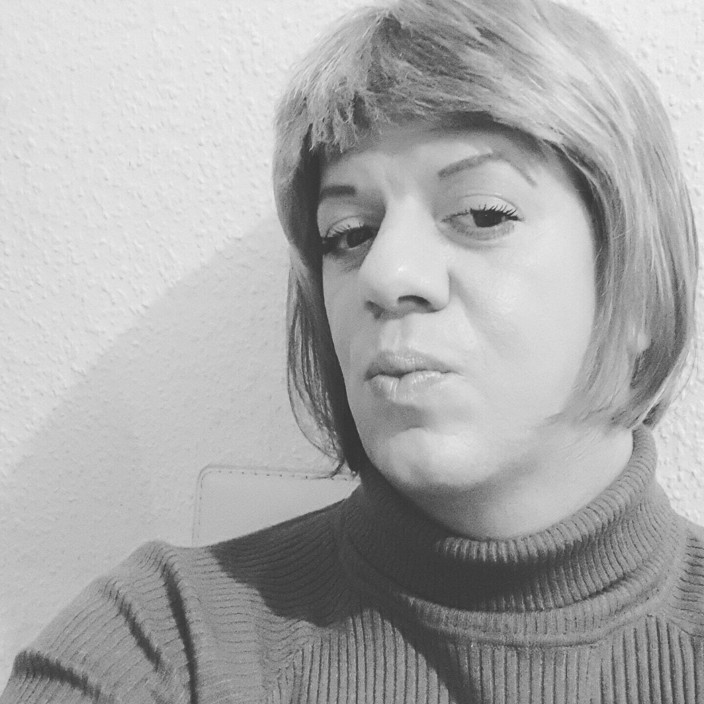 PetraNylon: Longtemps ici, notez la nervosité