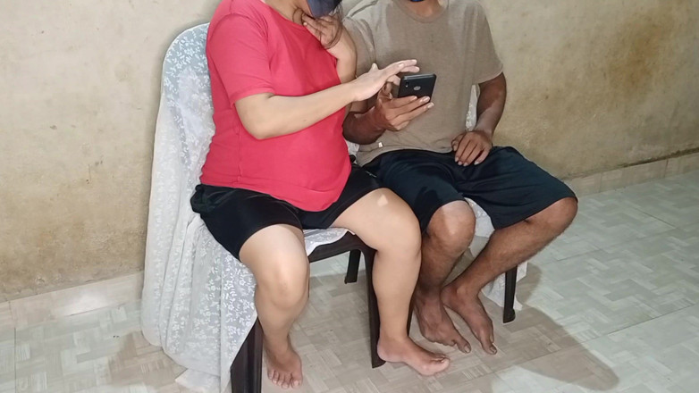 Queenrima: Seks dengan saudara tiri ketika dia kehilangan permainan