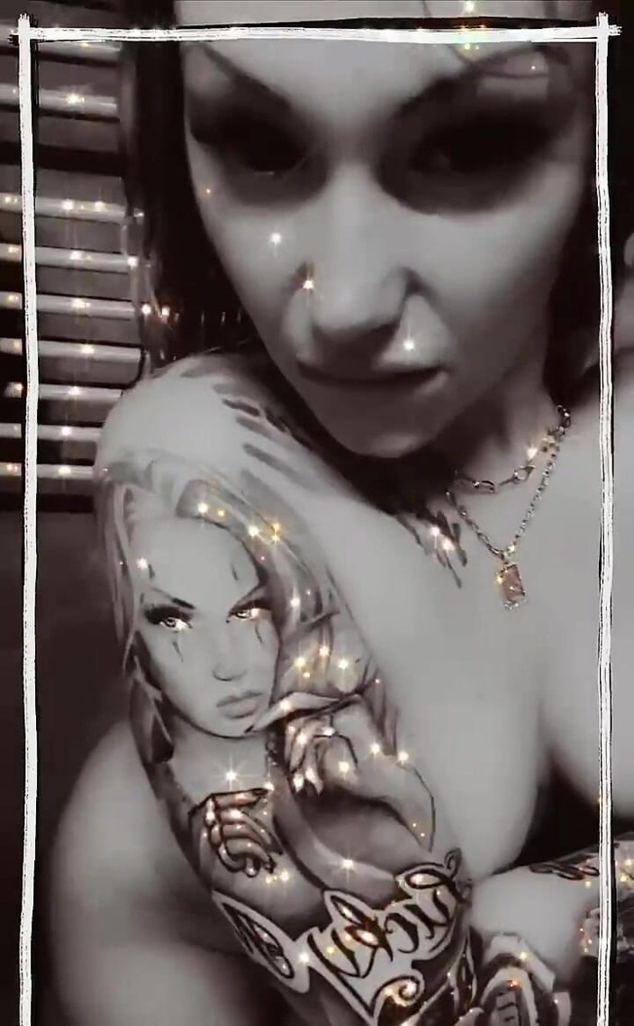 Goddess Misha Goldy: A chave do meu coração é sua escravidão financeira