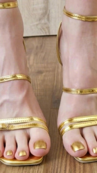 Teen Feet in Heels