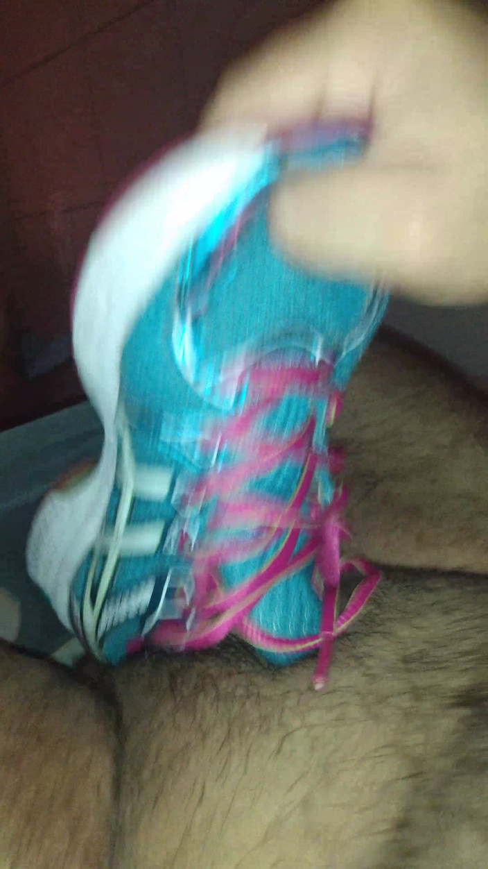 Sneakerfetish_BR: Me encanta follar mi colección de zapatillas