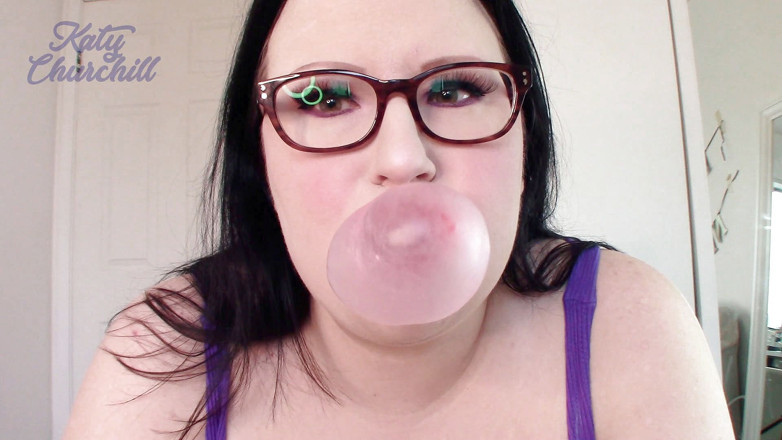 Katy Churchill: Souffler des grosses bulles roses