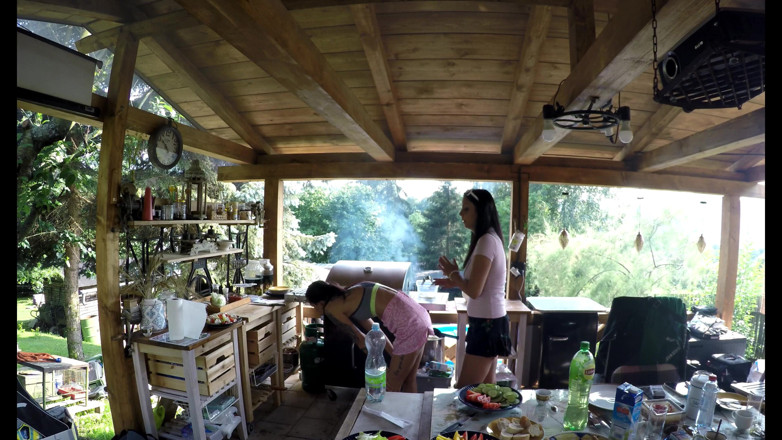 Leon Lambert Girls Twerk Parties CFNM: Гарячі сусіди не люблять носити трусики, показують ноги на високих підборах на вечірці в барі з ой пиздою