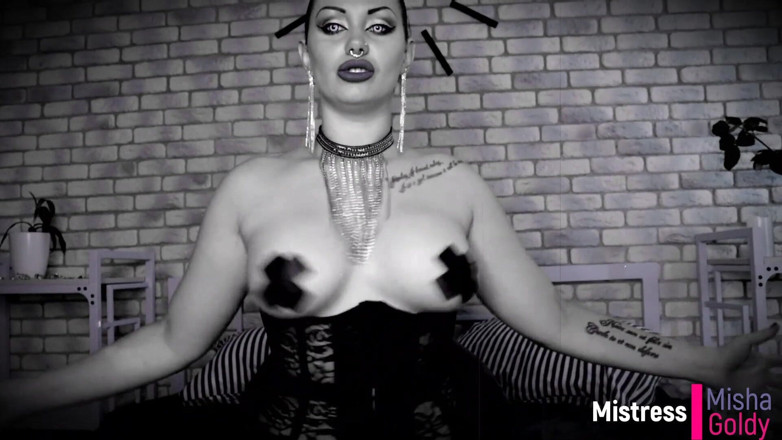 Goddess Misha Goldy: Demoníaco sensual teta chupando instrucciones de paja