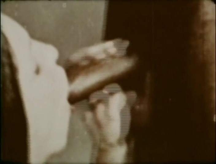 Vintage megastore: 角質の女は黒いコックを共有します