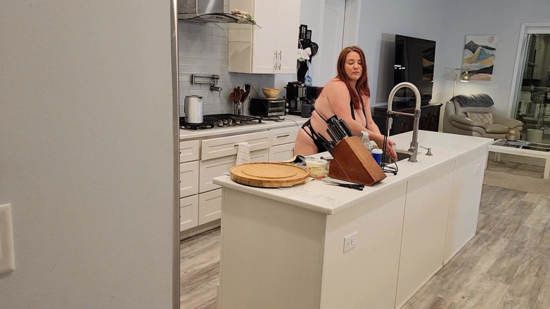 Annabelle Rogers: Une MILF mange en secret le cul de sa maman