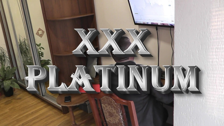 XXX-Platinum: Бос і секретар. Бос відтрахав секретарку в стилі раком в пизду в офісі на робочому столі. Офісна камера