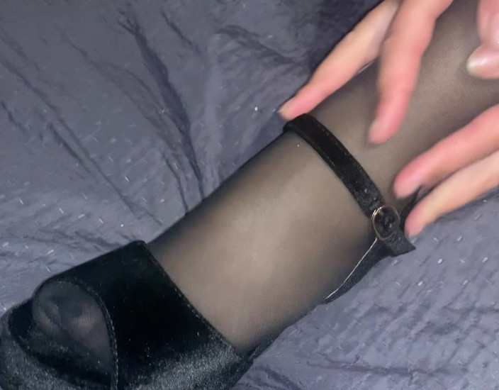CoppiaCollant: Ich ziehe sexy schwarze strumpfhose an