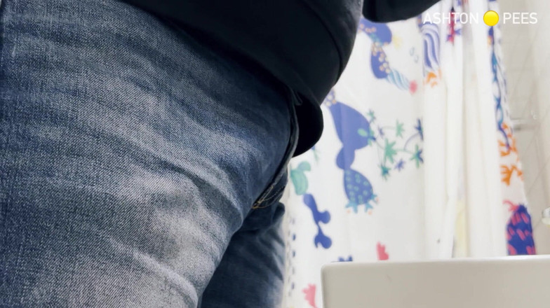 Beardedcummer: Piss 004 - chlupatý muž chčije