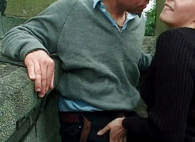 Analiscius: Pareja cachonda y cachonda follando en un balcón