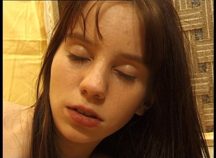 YOUR FIRST PORN: Maria喜欢满足