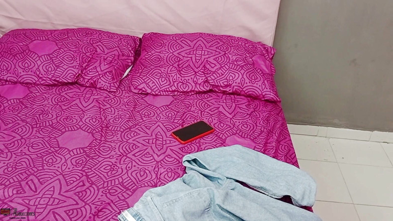 Candyrouse: Stepmom and Stepdaughter Having Amazing Lesbian Sex - Porn in Spanish