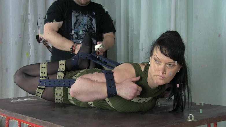 Yvette xtreme: Double Chicken Wing Bondage with Open Pussy