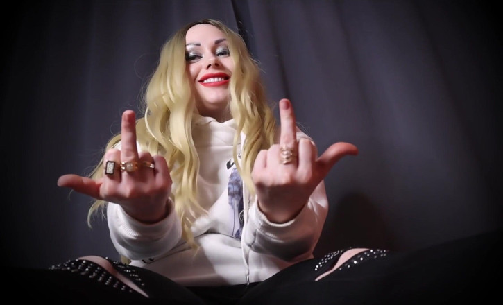 Goddess Misha Goldy: Rád s tebou zacházím jako s poraženým! Vůně a sání...