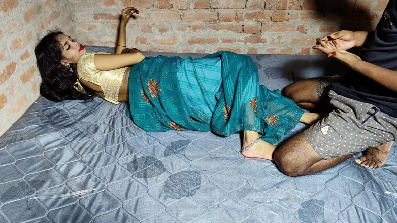 Shivanibaby: Bhabhi m’a invité chez elle pour dîner et s’est fait...