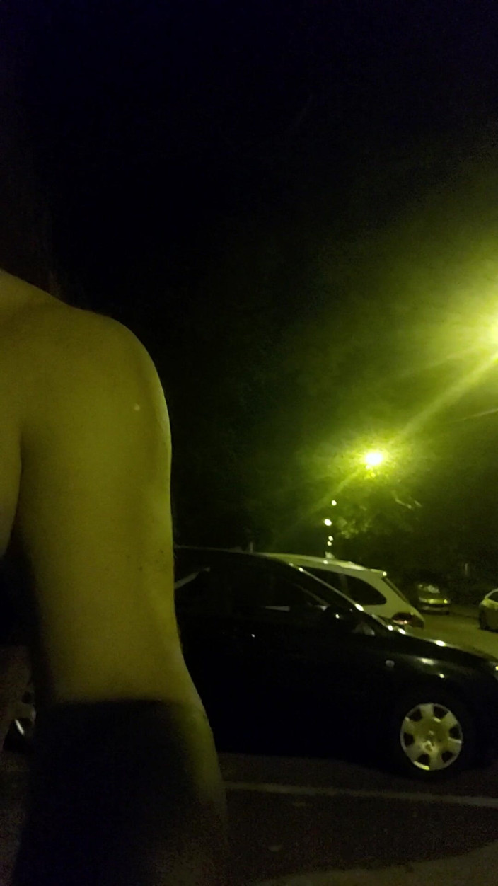 AnalStreetWhore: Noaptea în aer liber