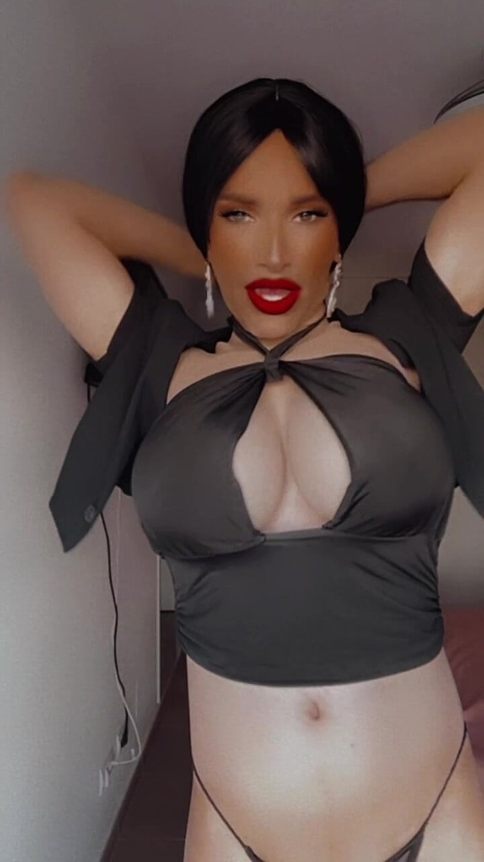 Sissy Slut Brianna: Tampilan Manis, Niat Berbahaya
