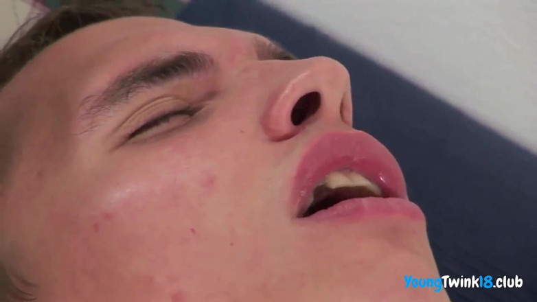 Sam Cox 18: Une blonde se fait baiser si fort sans capote